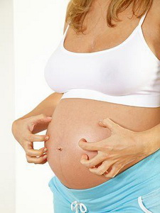 При беременности чешется живот: с чем это может быть связано? При беременности чешется живот