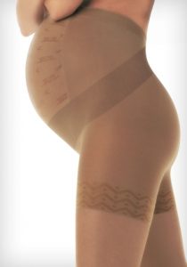 При варикозе во время беременности нужно носить специальные колготки