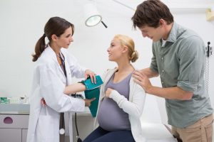 При вынашивании многоплодной беременности могут возникать осложнения