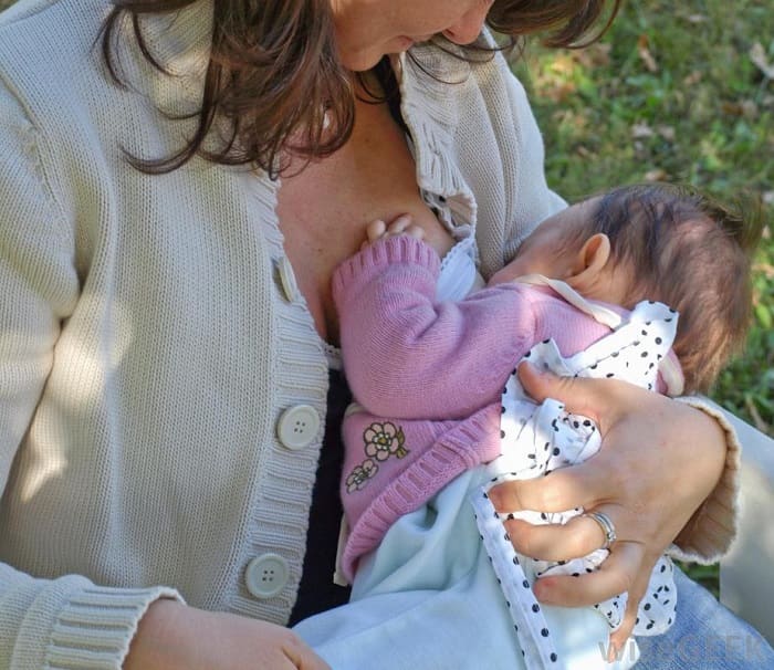 Когда начинаются месячные при грудном вскармливании после родов и кесарева?