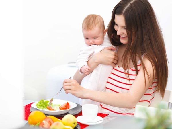 Что можно кушать после родов кормящей маме в первые дни