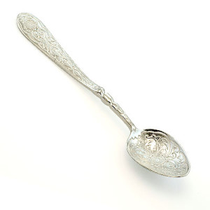 Что подарить ребенку на годик. Серебряная ложечка