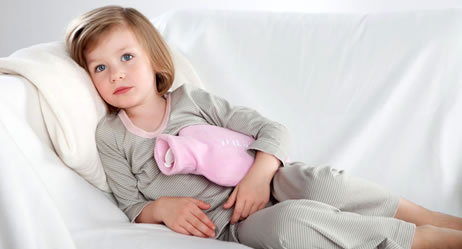 Боли в животе у ребенка, сопровождаемые поносом: этиология и первая помощь