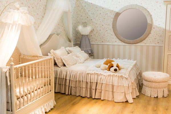 Детская кроватка в спальне родителей в стиле прованс