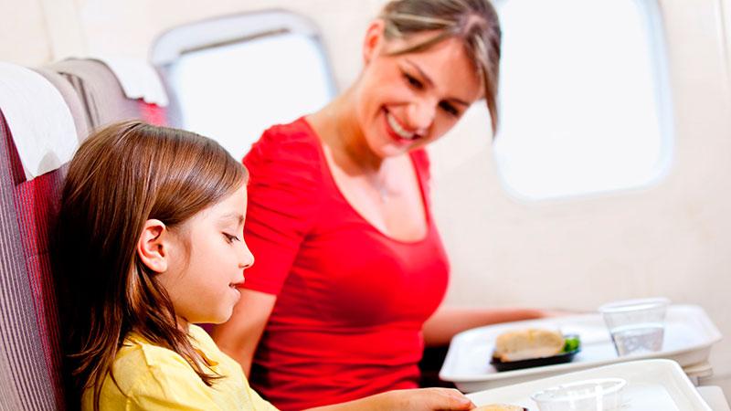 До какого возраста дети летают бесплатно на самолете