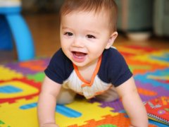 Игры с малышом: чем заниматься с ребенком в 6 месяцев молодым родителям