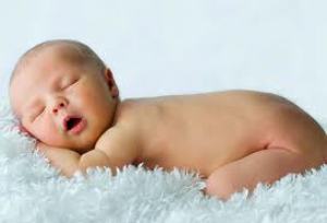 В какой позе должен спать новорожденный