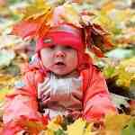 Как одеть ребенка до года на прогулку осенью