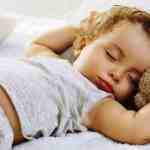 Как приучить ребенка засыпать самостоятельно в кроватке