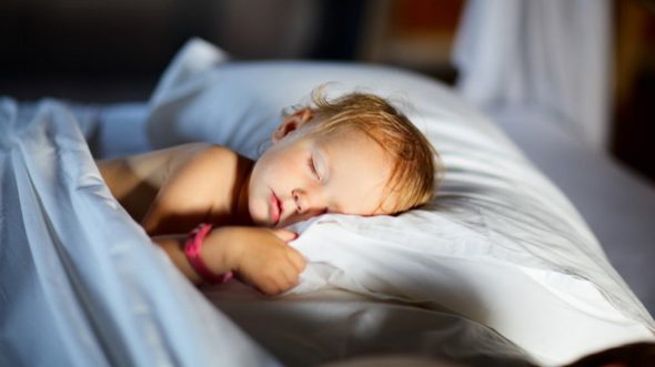 Как приучить ребенка спать в своей кроватке, самостоятельно засыпать?