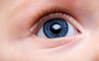 Так как накопление меланина происходит постепенно, цвет глаз у ребенка также меняется не сразу