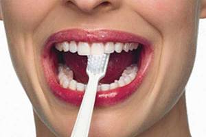 Техника чистки зубов по Бассу для взрослых. Шаг 3