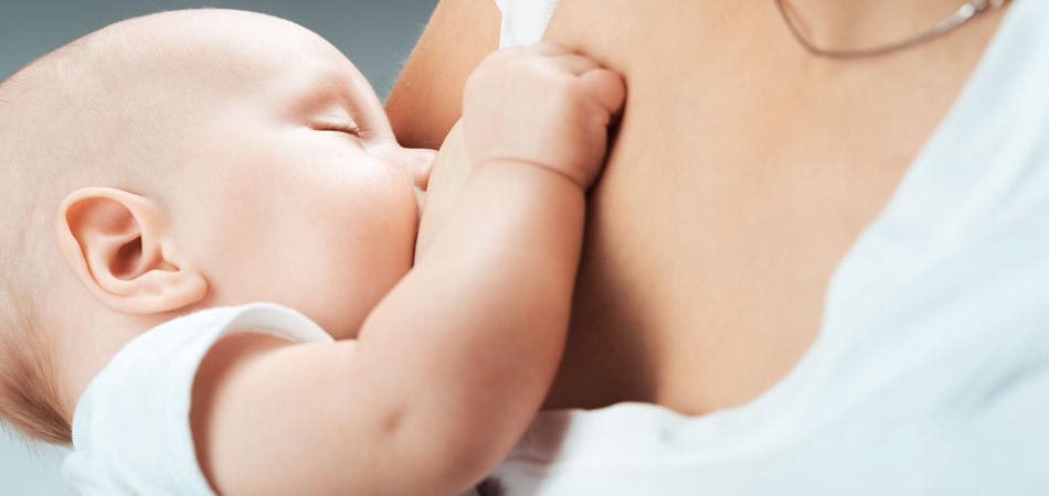 Когда после родов начинаются месячные при грудном вскармливании: норма по началу цикла, симптомы