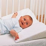 нужна ли анатомическая подушка для новорожденных