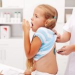 Чем лечить сухой лающий кашель у ребенка без температуры: советы доктора Комаровского