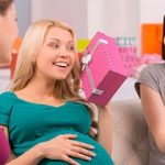 Что подарить беременной коллеге?