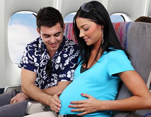 беременная в самолёте