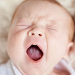 Белый налет на языке у новорожденного ребенка
