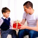 Что подарить ребенку на 5 лет мальчику и девочке: идеи недорогих и интересных подарков