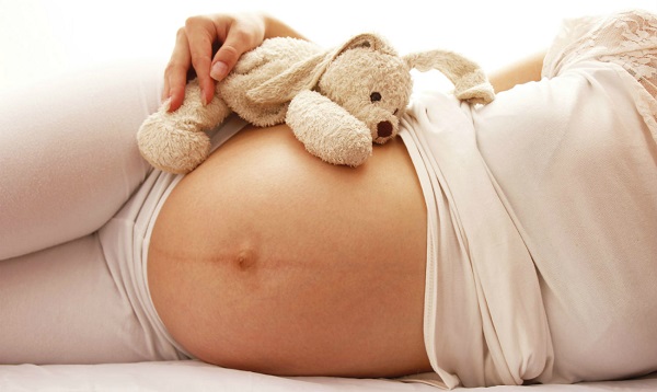 почему появляется полоска на животе при беременности