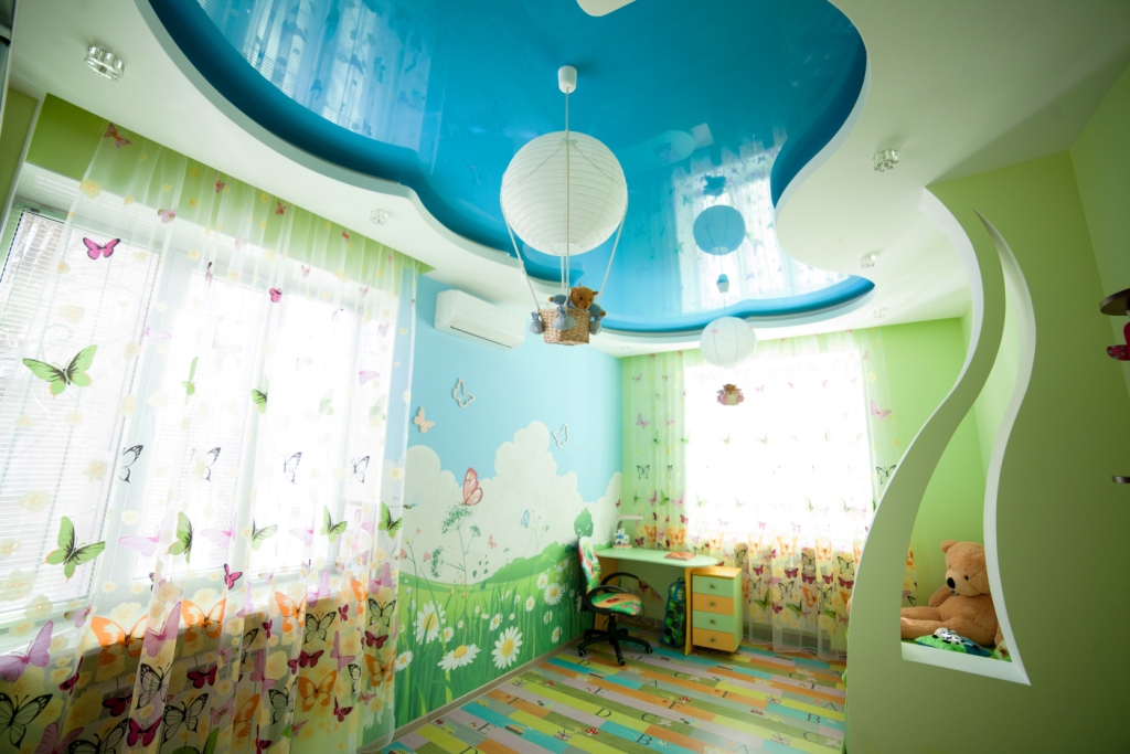Двухуровневый потолок в детской