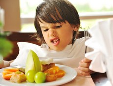 Что нельзя делать, если ребенок плохо ест - распространенные ошибки