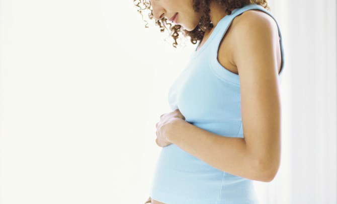 Прозрачные выделения при беременности на ранних сроках: норма и патологии