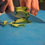 Как нарезать соломкой огурец: способы измельчения популярного овоща