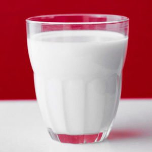 Почему ребенок должен пить коровье молоко