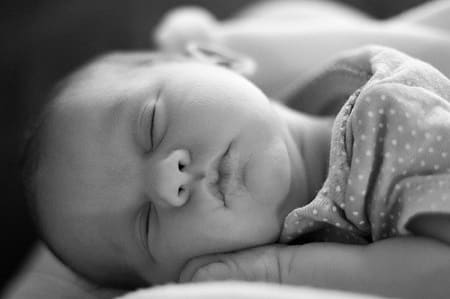 Сколько должен спать ребенок в 2 месяца днем