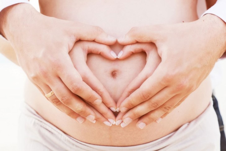 Сколько живет яйцеклетка после овуляции в организме женщины и сохраняет жизнеспособность?