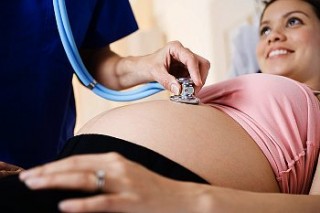 Все доктора говорят, что по первому толчку, который ощутила мама, можно точно определить дату родов