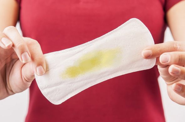 Желтые выделения после родов через 1, 2 и 3 месяца: почему возникают, что делать?