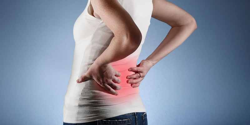 Болит поясница перед месячными: причины предменструальных болей в спине и животе у женщин