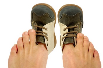 Тесная обувь сказывается на состоянии ногтей на ногах