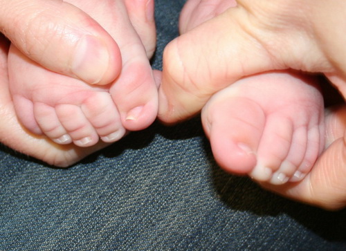 Вросший ноготь у ребёнка: медикаментозное и домашнее лечение