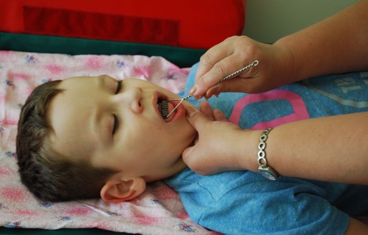 Логопедический массаж для детей в домашних условиях (языка, кистей рук): видео