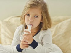 Минимальный возраст и оптимальная дозировка АЦЦ, побочные действия при лечении кашля у ребенка