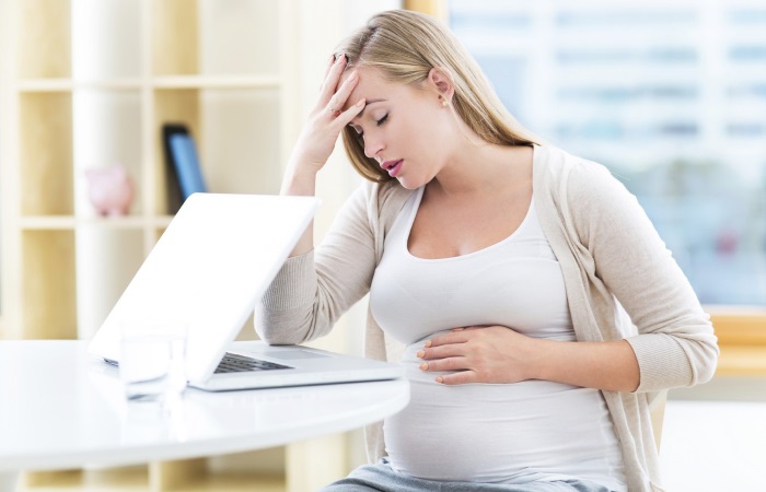 Чрезмерное волнение вызывает тонус матки, что чревато развитие преждевременных родов, как на фото