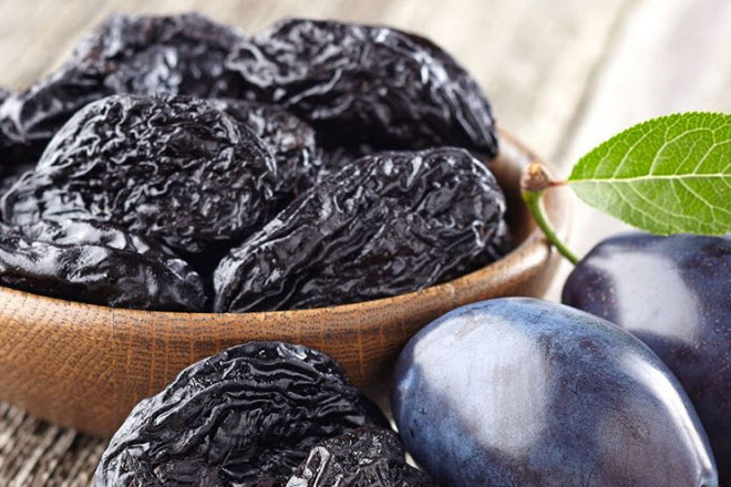 Чернослив при грудном вскармливании: можно ли кормящей маме?