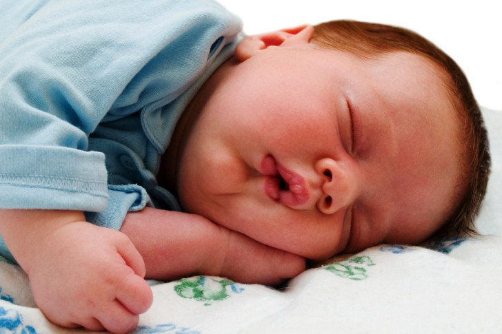 Дыхание новорожденного: ребенок часто дышит во сне, хрипит (без температуры)