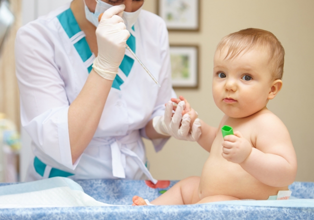 Как берут кровь из вены у грудничка: правила забора у новорожденных и годовалых детей