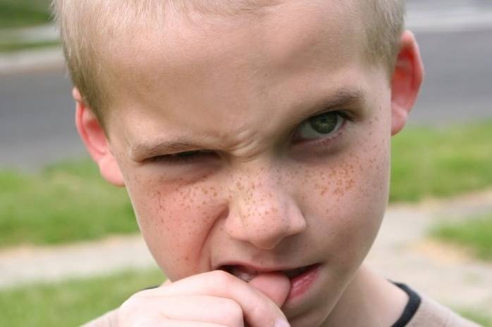 Как отучить ребенка грызть ногти: причины, советы психолога, Комаровского