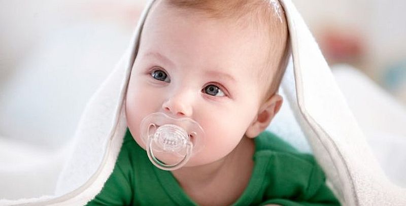 Как приучить ребенка к соске-пустышке, можно ли ее давать новорожденному?