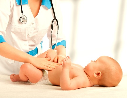 Каких врачей нужно пройти в 1 месяц новорожденному: список обследований (осмотр)