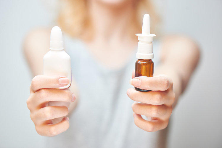 Капли в нос при беременности: какие можно применять для лечения насморка и заложенности?