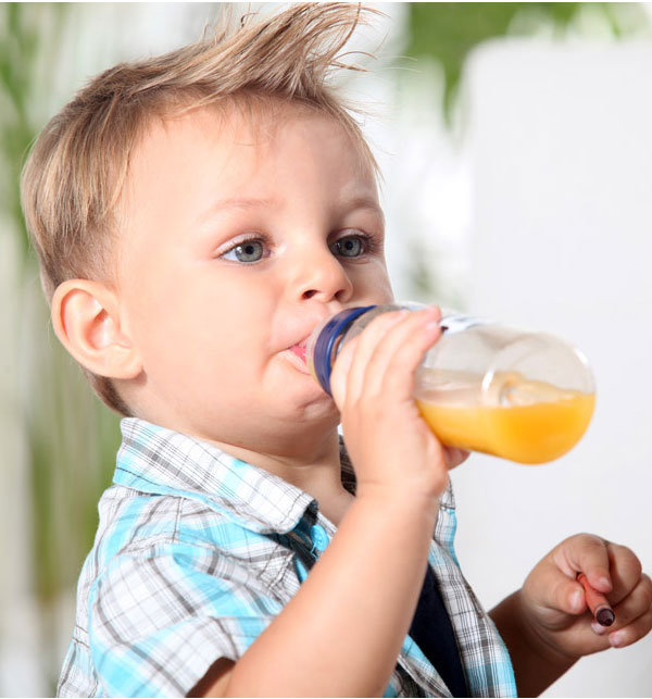 Когда давать соки грудному ребенку, как вводить сок в прикорм в 3-4 месяца?
