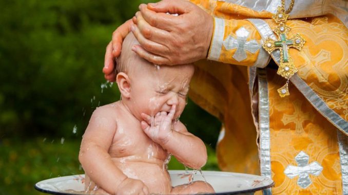 Крещение ребенка: правила, приметы, что нужно знать родителям мальчика и девочки