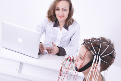 Микрополяризация головного мозга детям: показания и противопоказания курса ТКМП