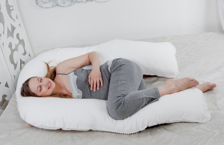 Можно ли спать на животе беременным на ранних и поздних сроках, с какой недели нельзя и почему?
